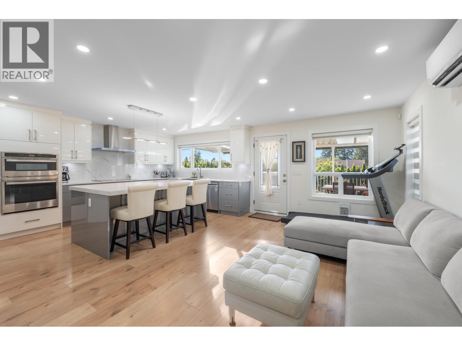 8649 11th Avenue, Burnaby, BC V3N 2P9