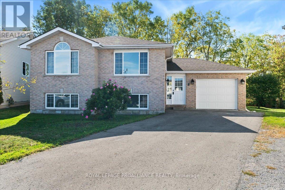 8 Lake Ct, Belleville, ON K8P 5M8