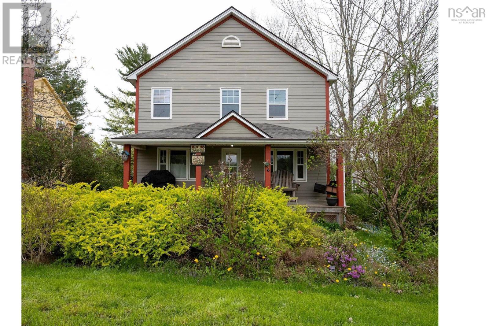 341 College Rd, Windsor, NS B0N 2T0