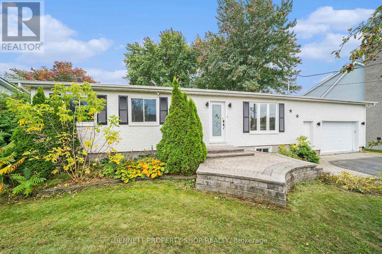 15 Maisonneuve St, Clarence-Rockland, ON K0A 1E0