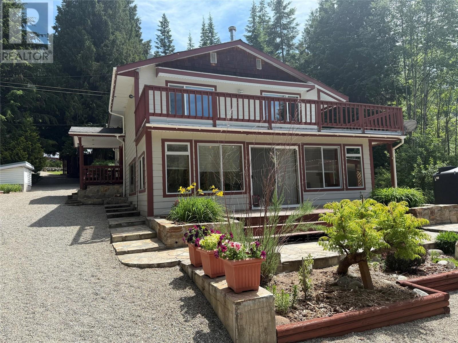 2698 Beaverbrook Rd, Fruitvale, BC V0G 1L1
