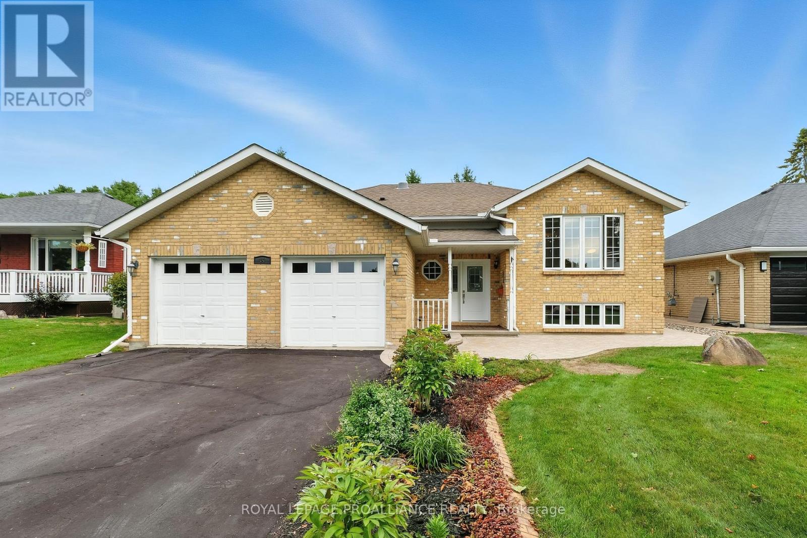 14 Daniels Dr, Brighton, ON K0K 1H0