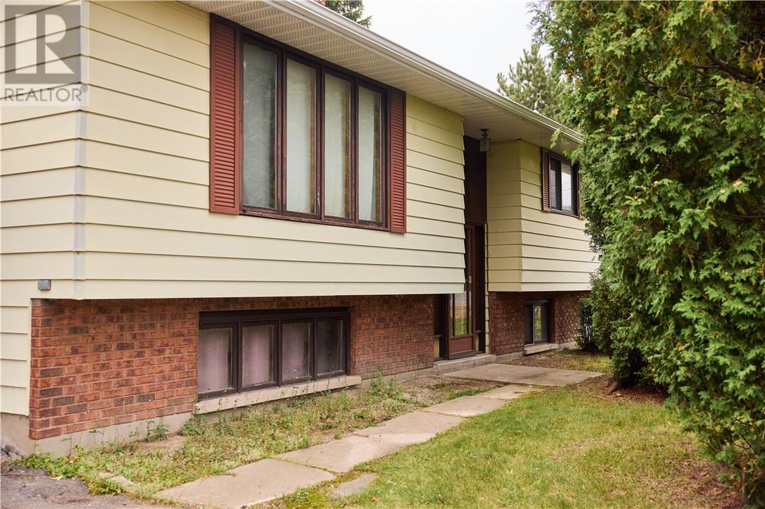 18 Mikkola Rd, Lively, ON P3Y 1A3