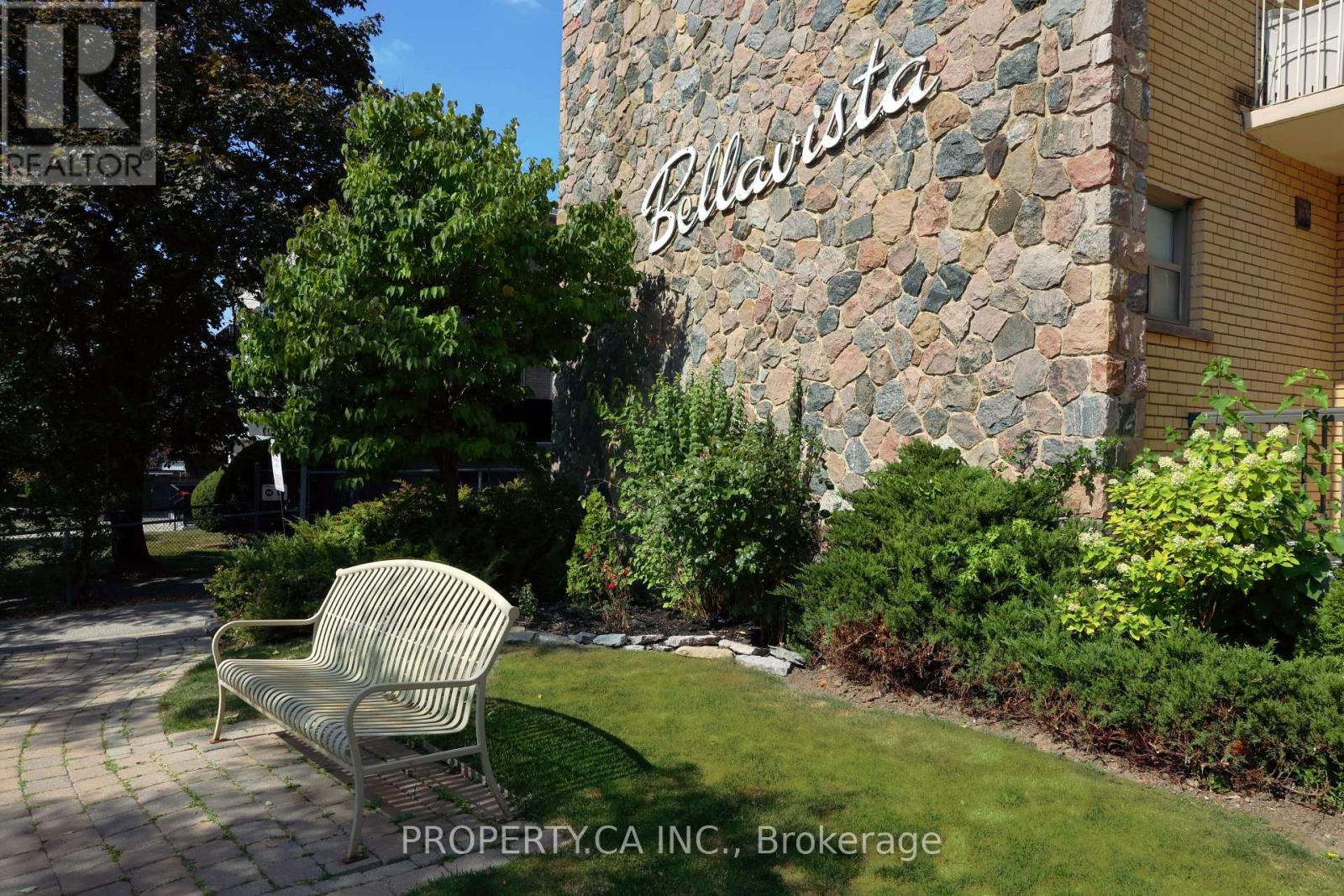 303 60 Gulliver Rd, Toronto, ON M6M 2M6