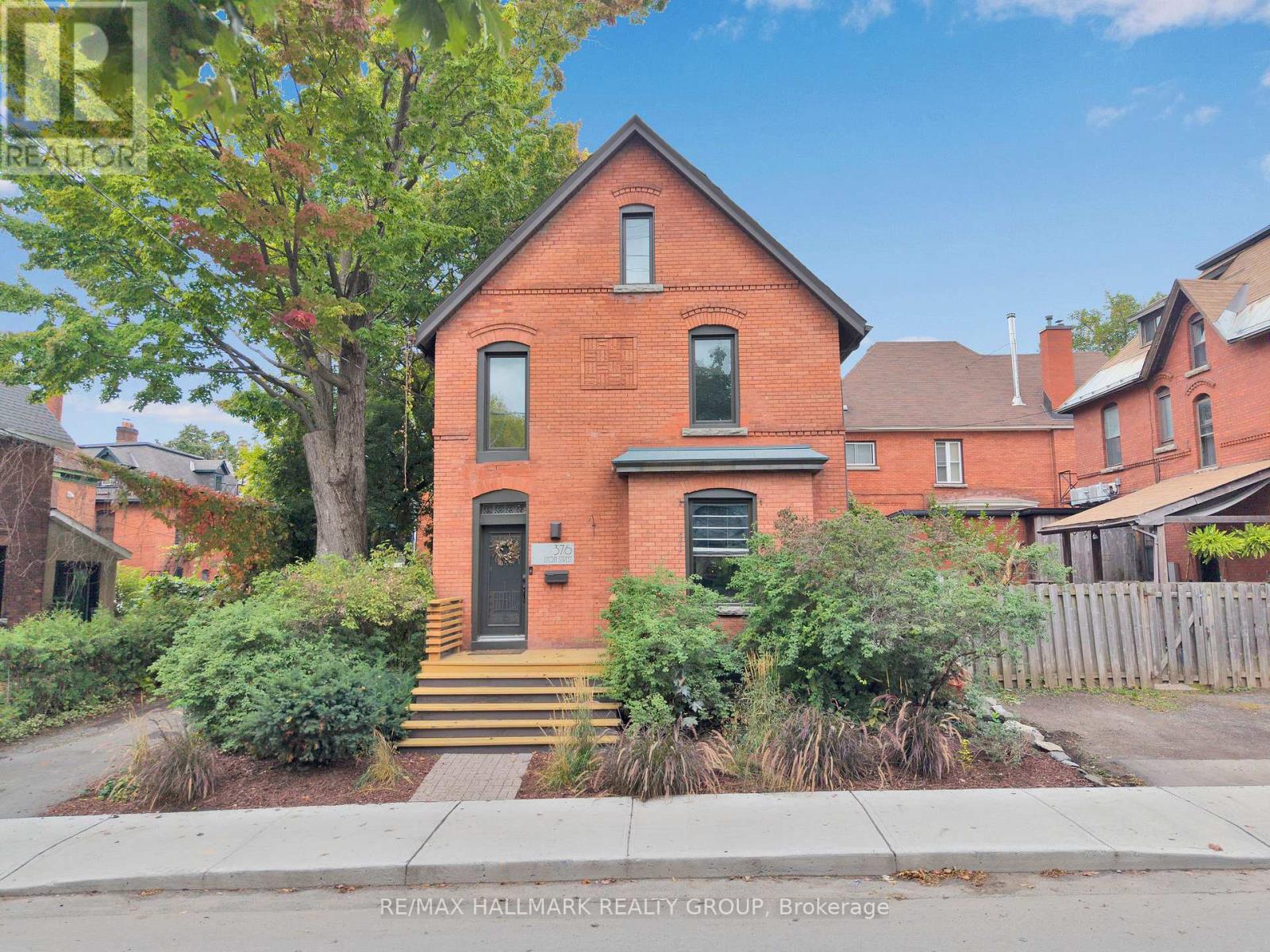 376 Lyon St N, Ottawa, ON K1R 5X1