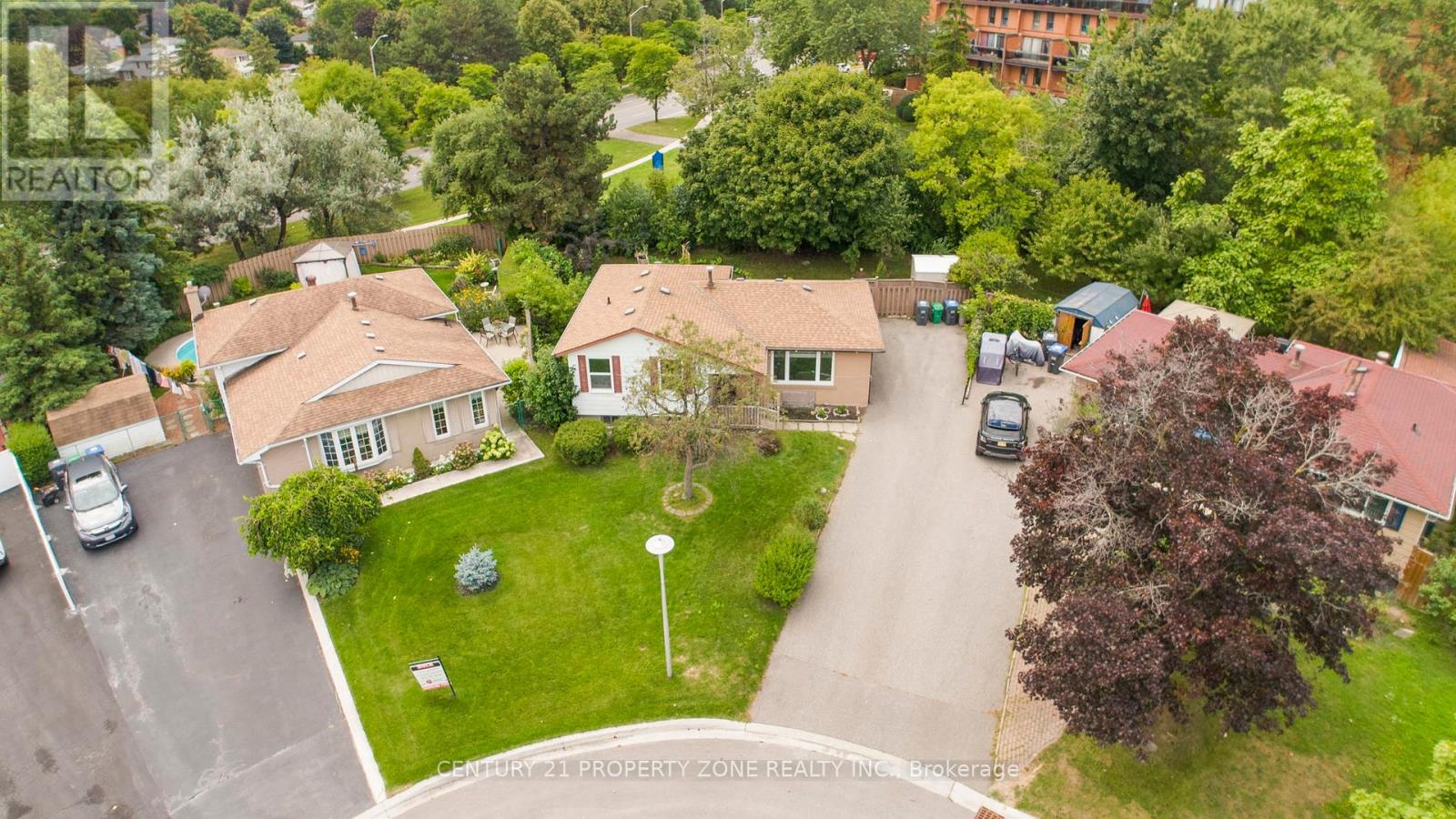 29 Finchley Cres, Brampton, ON L6T 3P5