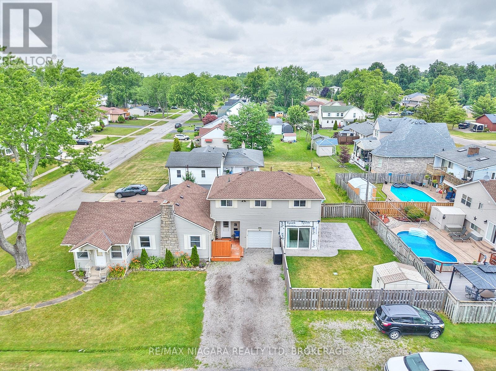 1444 Lakehurst Ave, Fort Erie, ON L2A 5E9