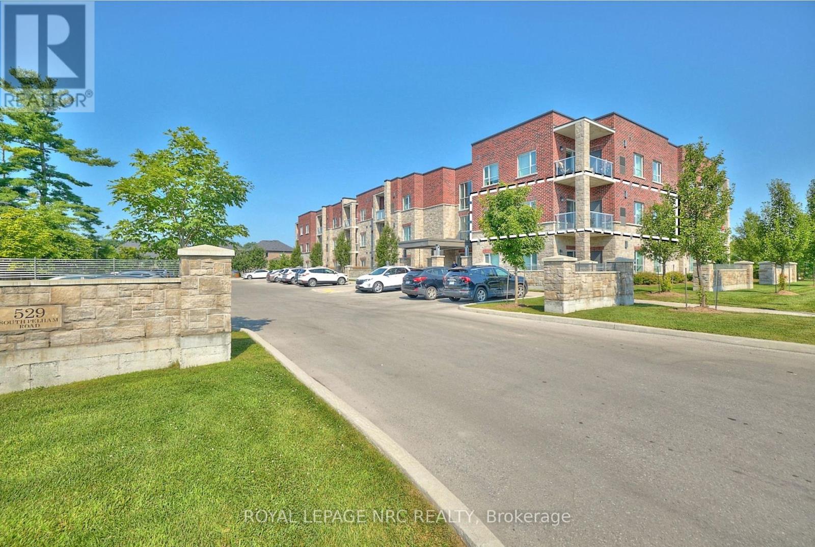 211 529 South Pelham Rd, Welland, ON L3C 0H7