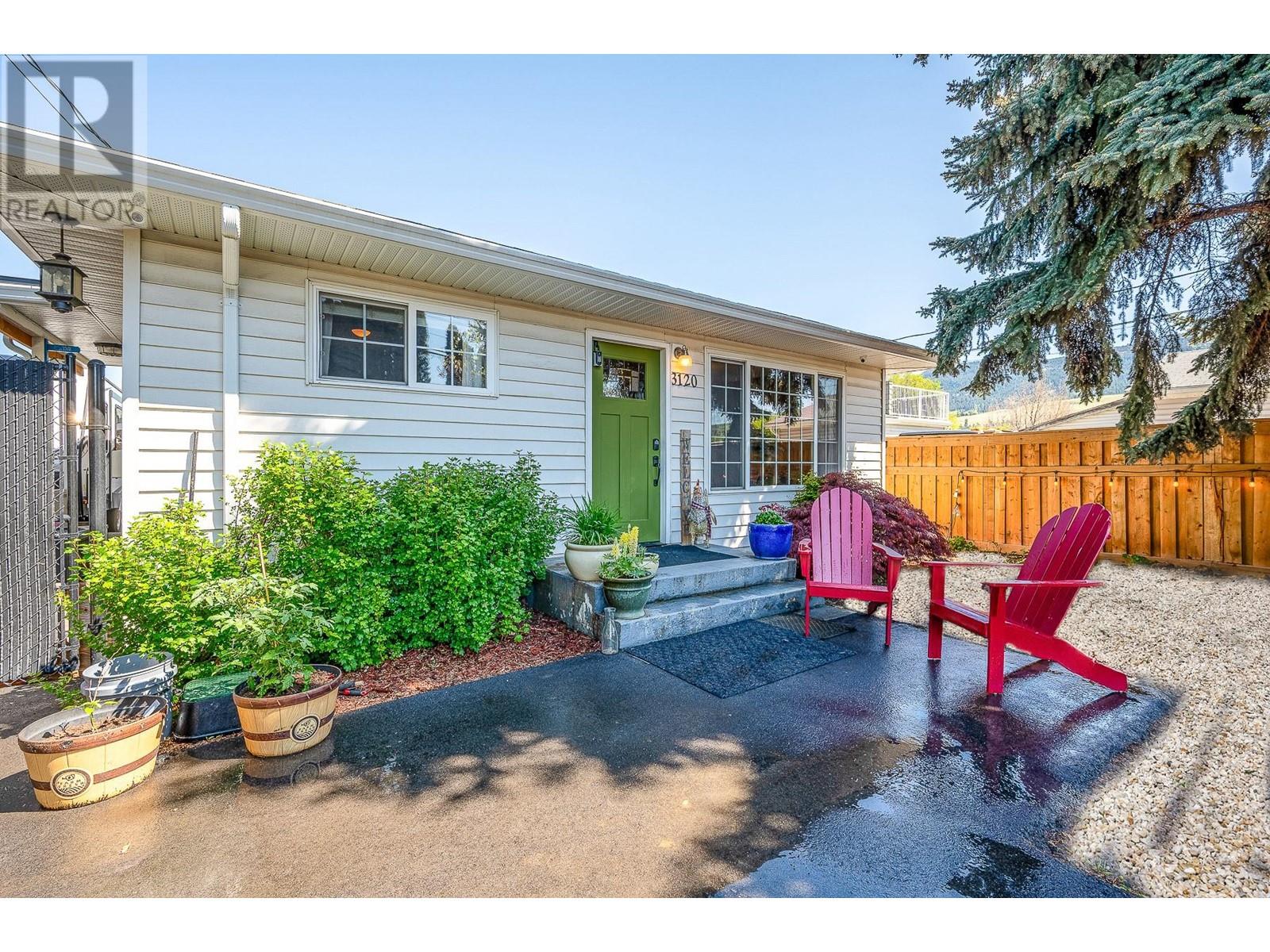 3120 Woodsdale Rd, Lake Country, BC V4V 2K3