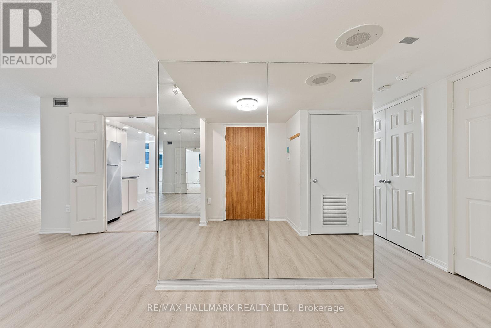 1107 360 Bloor St E, Toronto, ON M4W 3R4