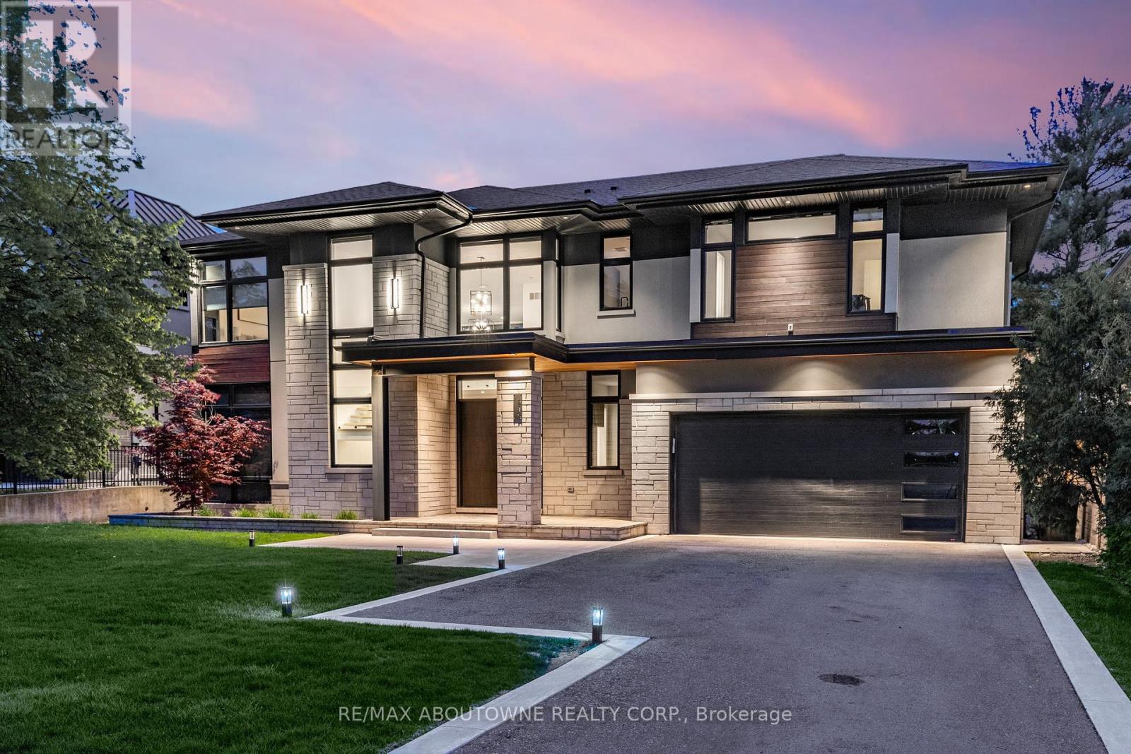 215 Morden Rd, Oakville, ON L6K 2S2