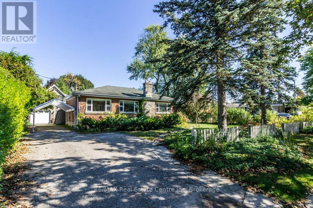 11 Riverview Dr, Guelph, ON N1E 3R6