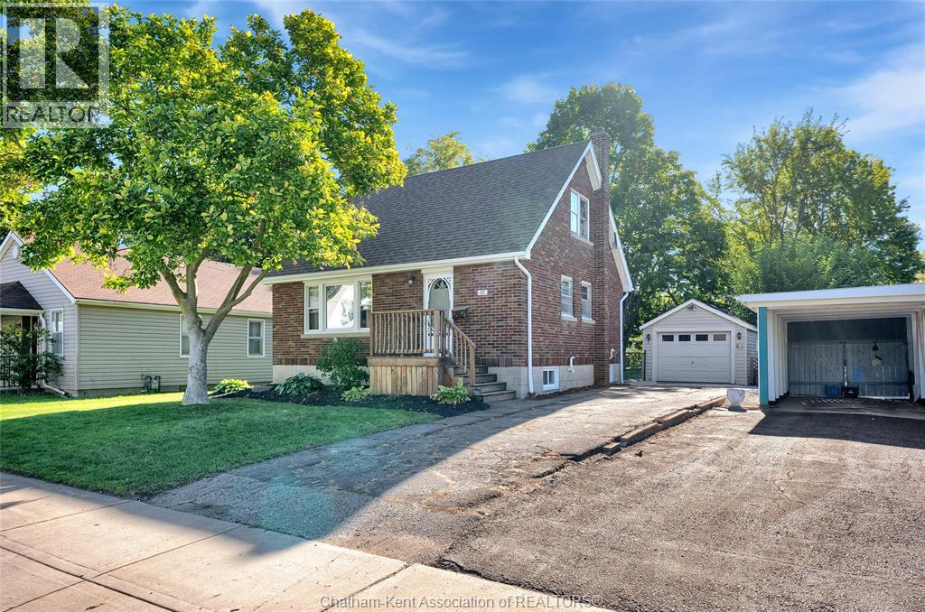48 Cornhill St, Chatham, ON N7L 1M7