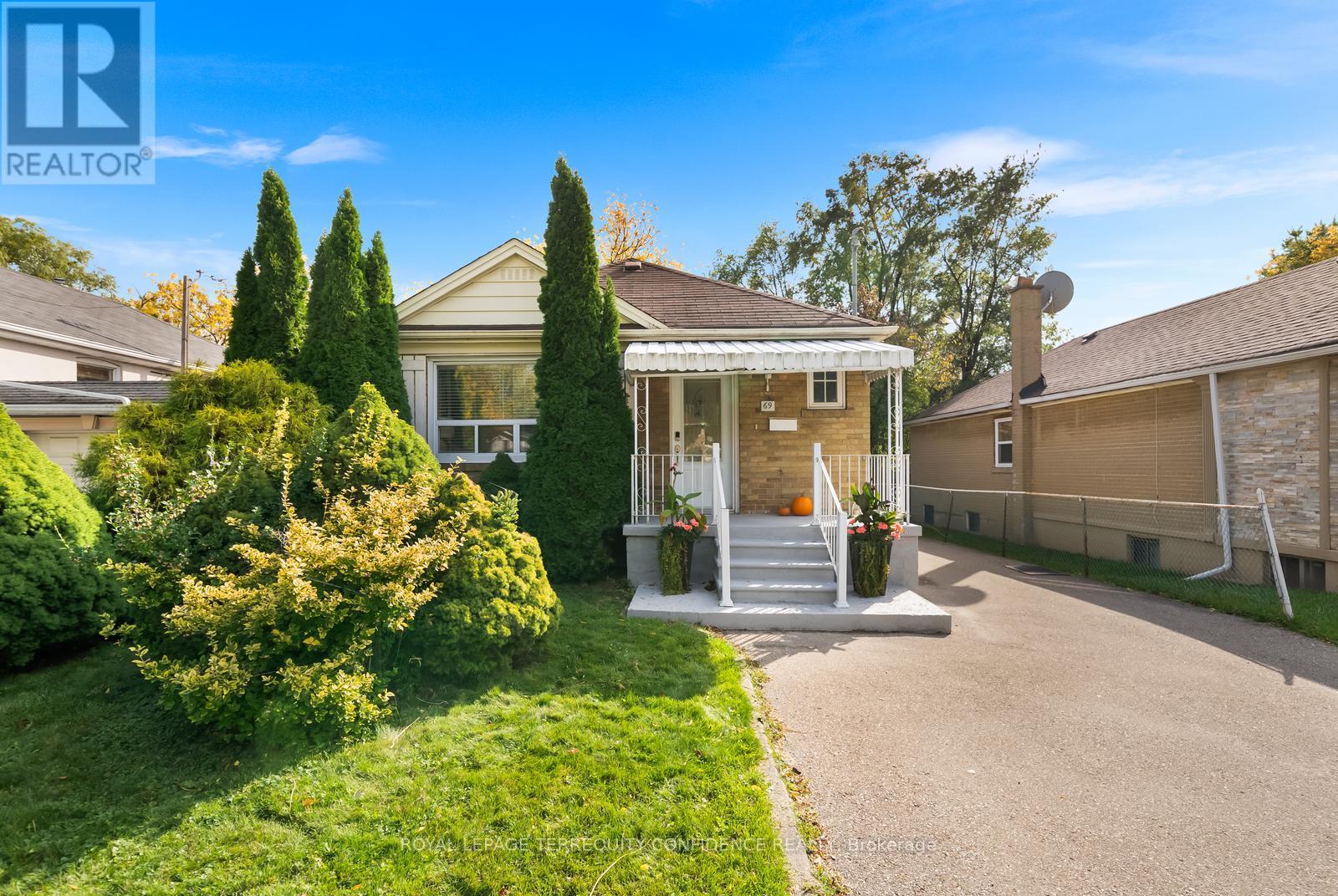 69 Nipigon Ave, Toronto, ON M2M 2V9