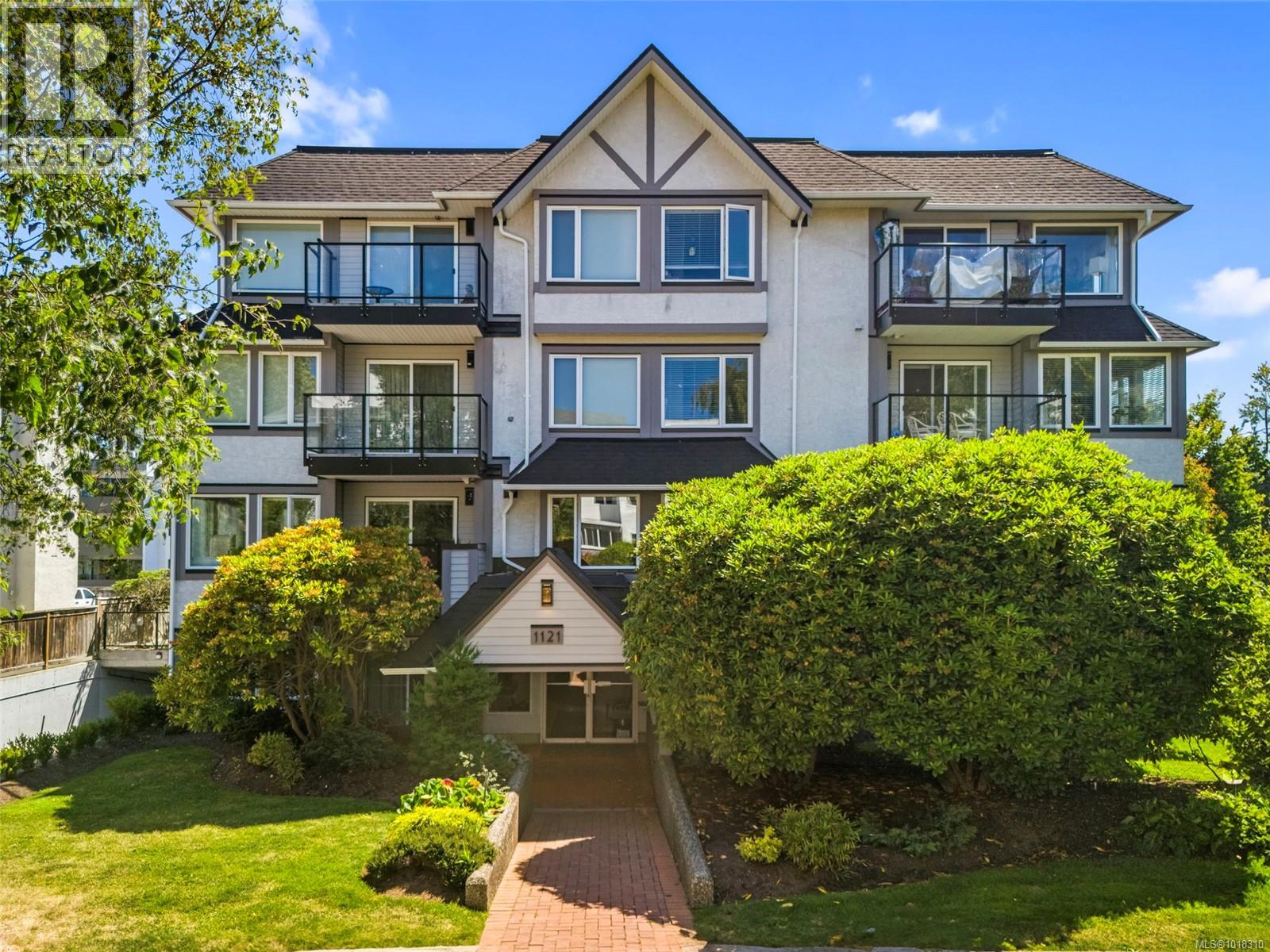1121 Oscar St Unit 402 St, Victoria, BC V8V 2X3