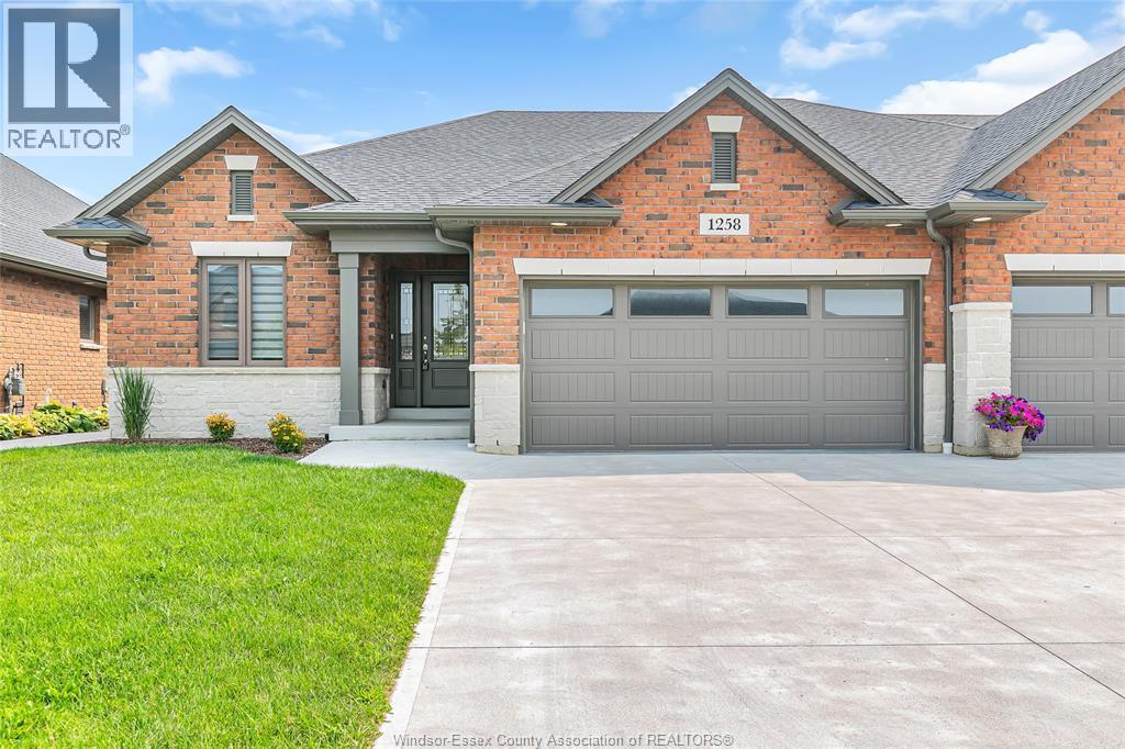 1258 Tom Toth St, Lasalle, ON N9H 0L9
