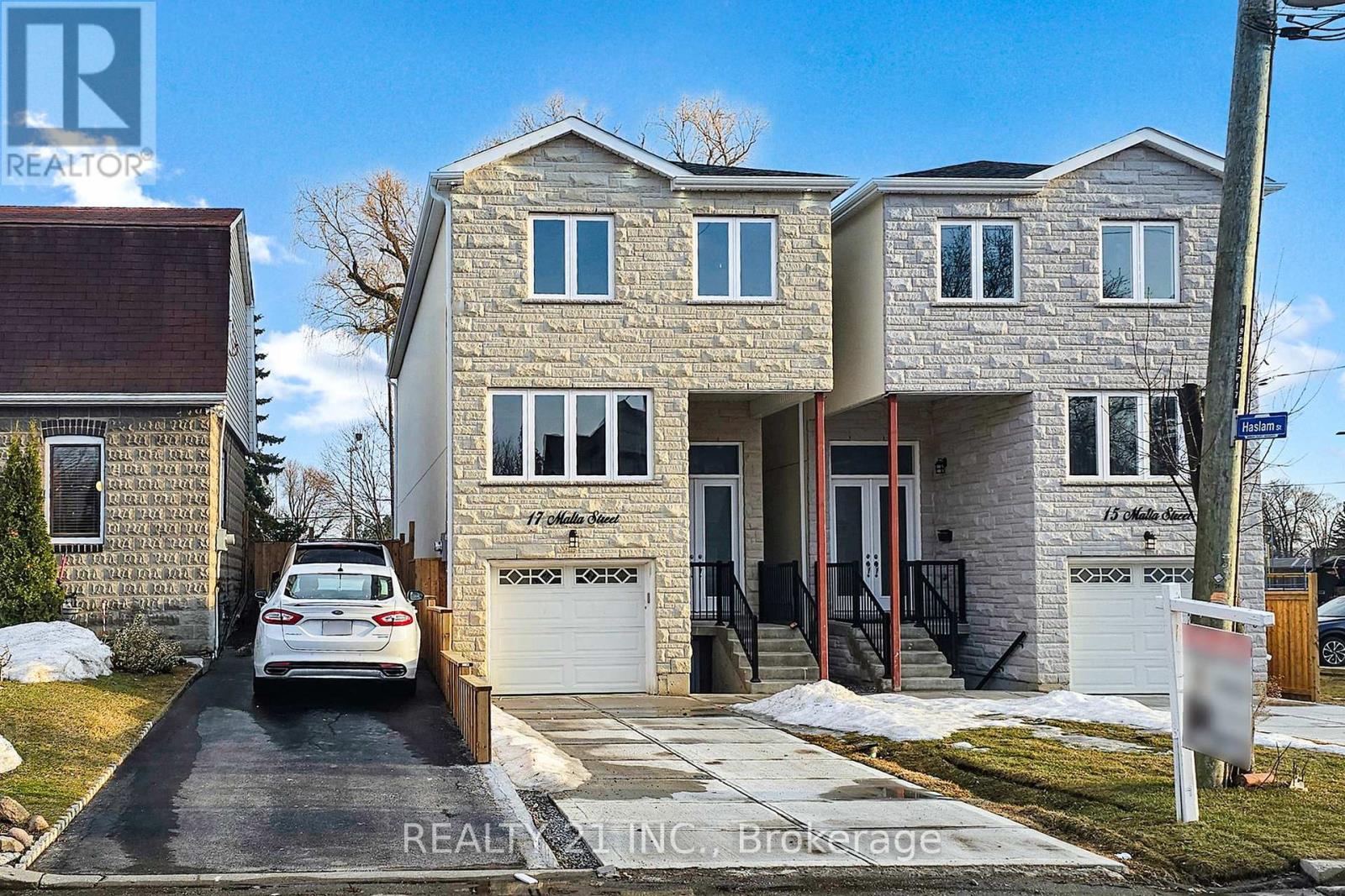 17 Malta St, Toronto Birchcliffe-cliffside, ON M1N 2L2