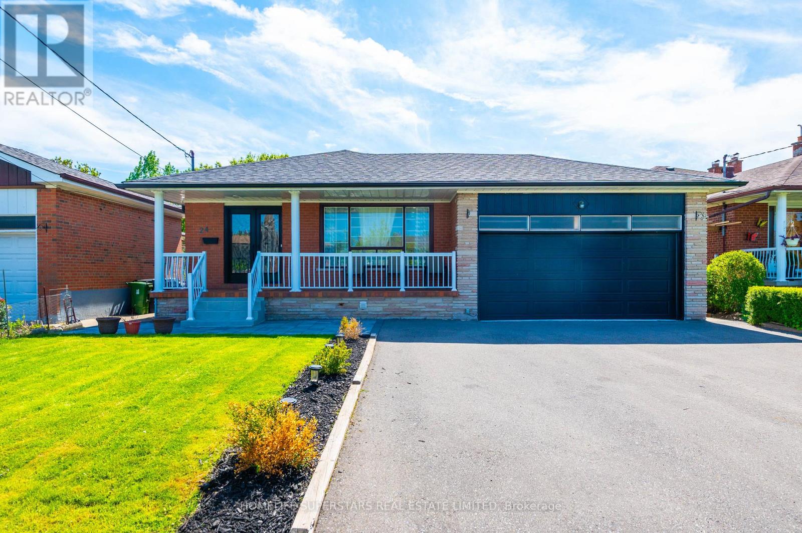 24 Archway Cres, Toronto, ON M9M 1V6