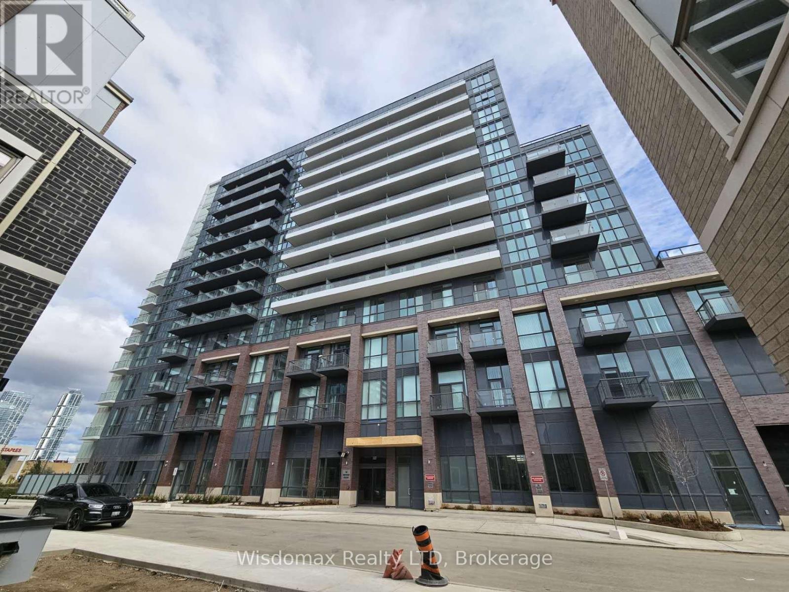 717 60 Honeycrisp Cres, Vaughan, ON L4K 0N5
