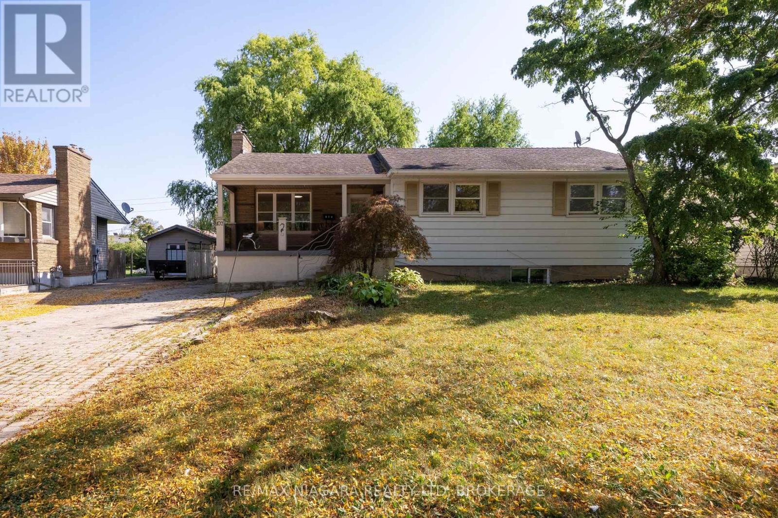 107 Village Rd, St. Catharines, ON L2T 3C3