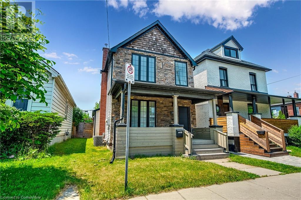 221 Rosslyn Ave N, Hamilton, ON L8L 7P8