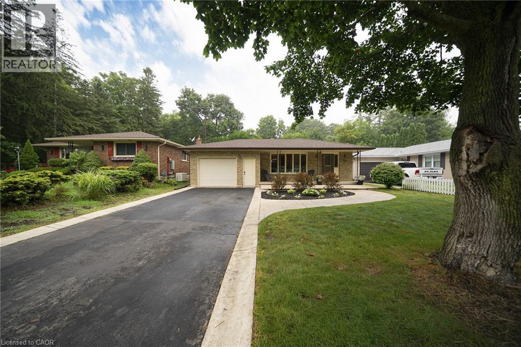 17 Kelly Ave, Simcoe, ON N3Y 4V6