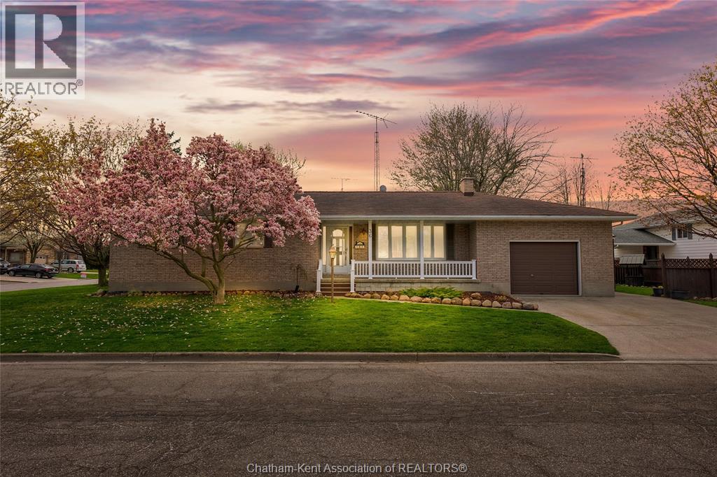 36 Bridle Path Rd, Wallaceburg, ON N8A 5A9