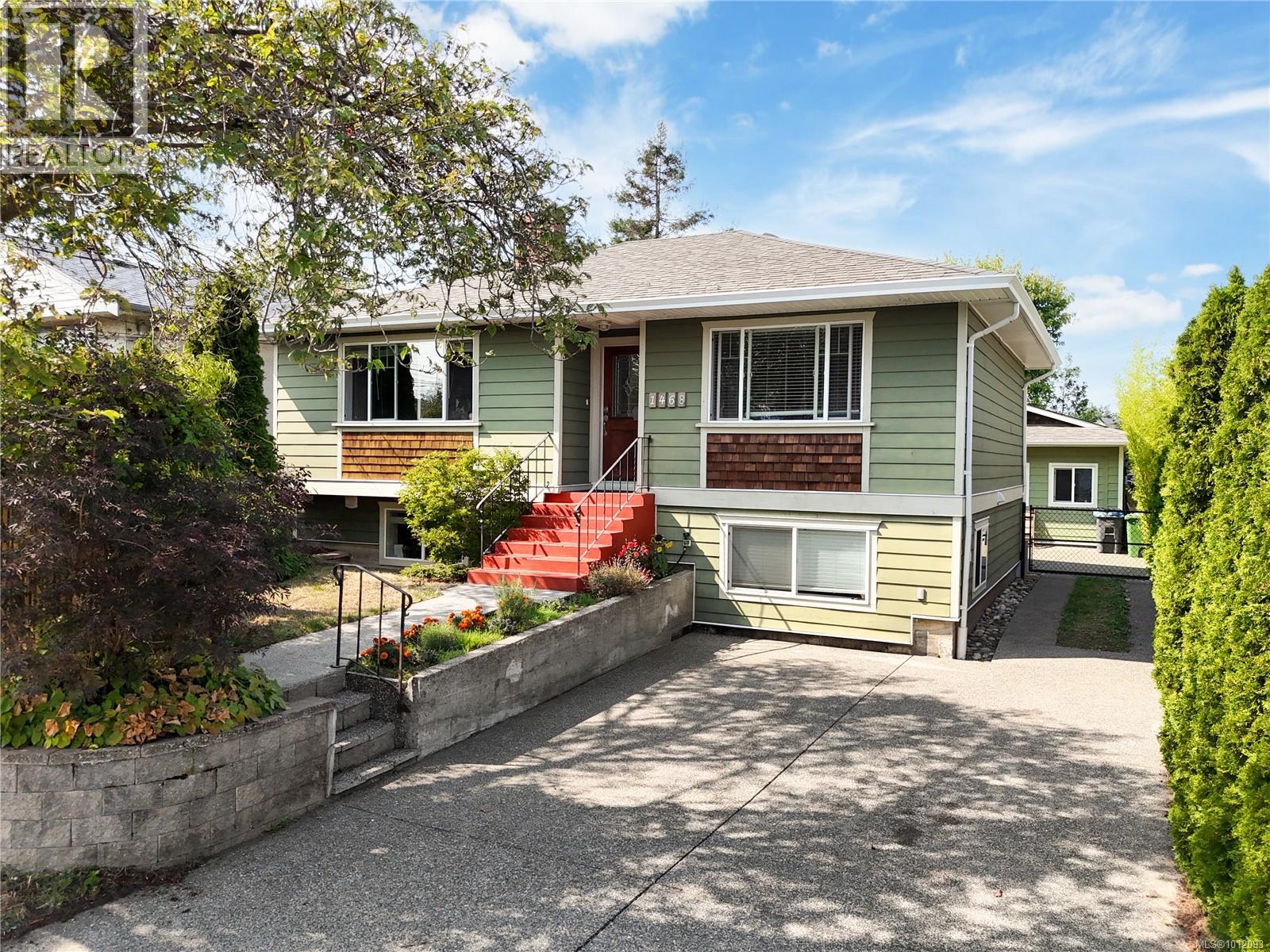 1468 Stroud Rd, Victoria, BC V8T 2K9