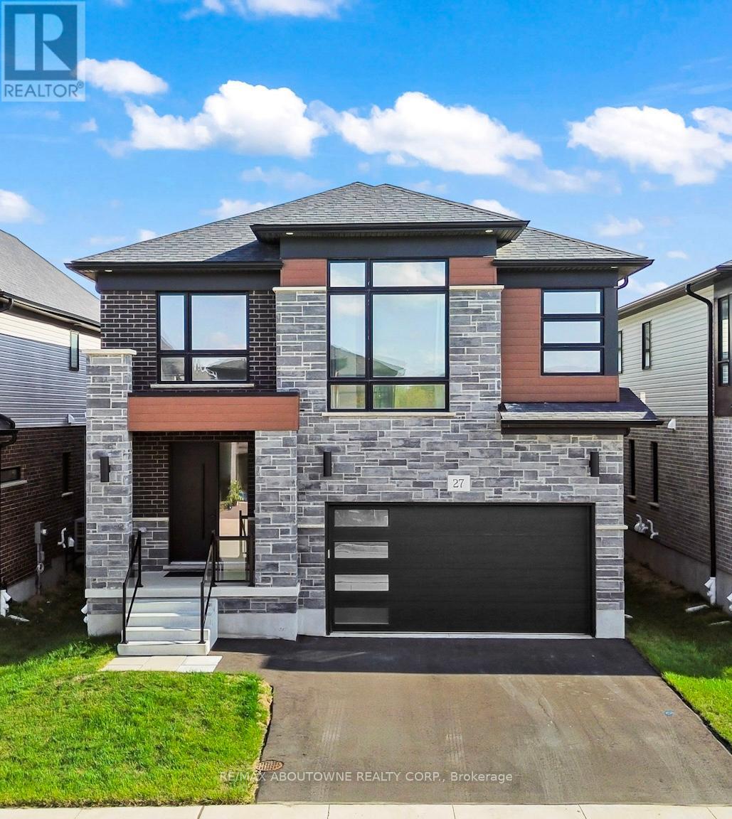 27 Jacob Detweiller Dr, Kitchener, ON N2P 0K7