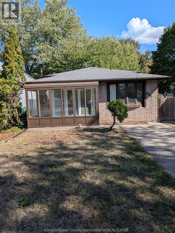 554 Lesperance Rd, Tecumseh, ON N8N 1W4