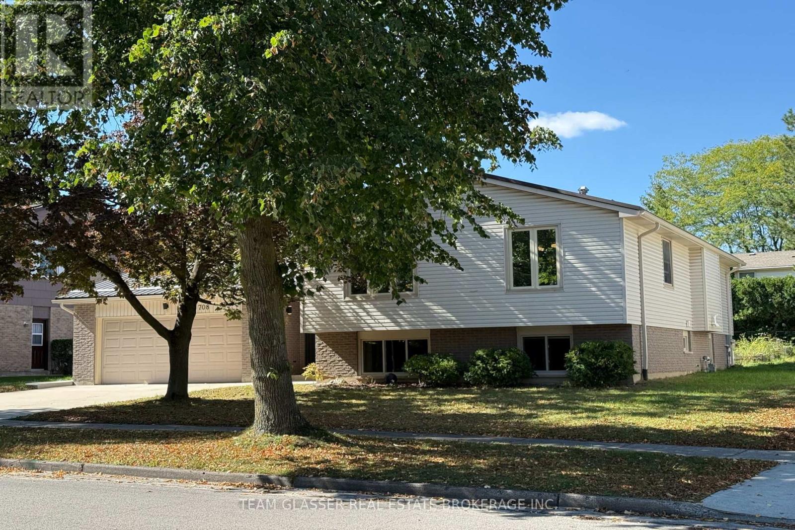 708 Village Green Ave, London, ON N6K 1H2