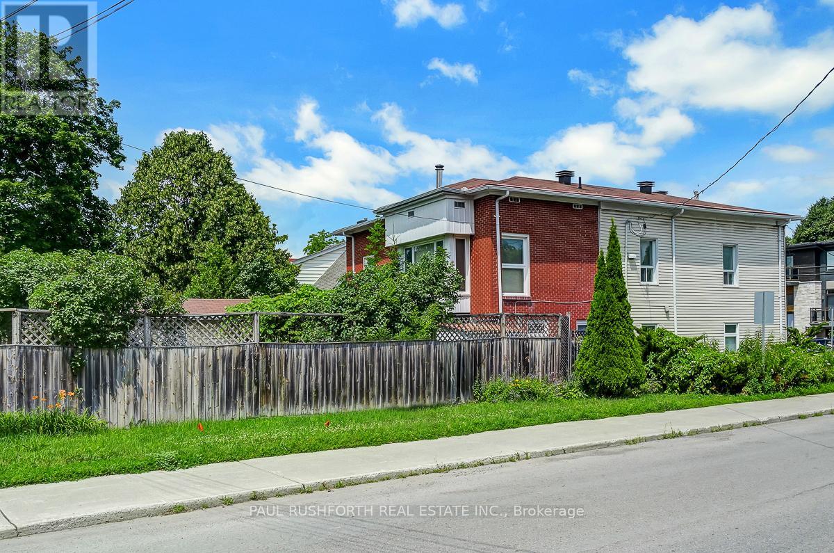 249 Iona St, Ottawa, ON K1Z 6C7