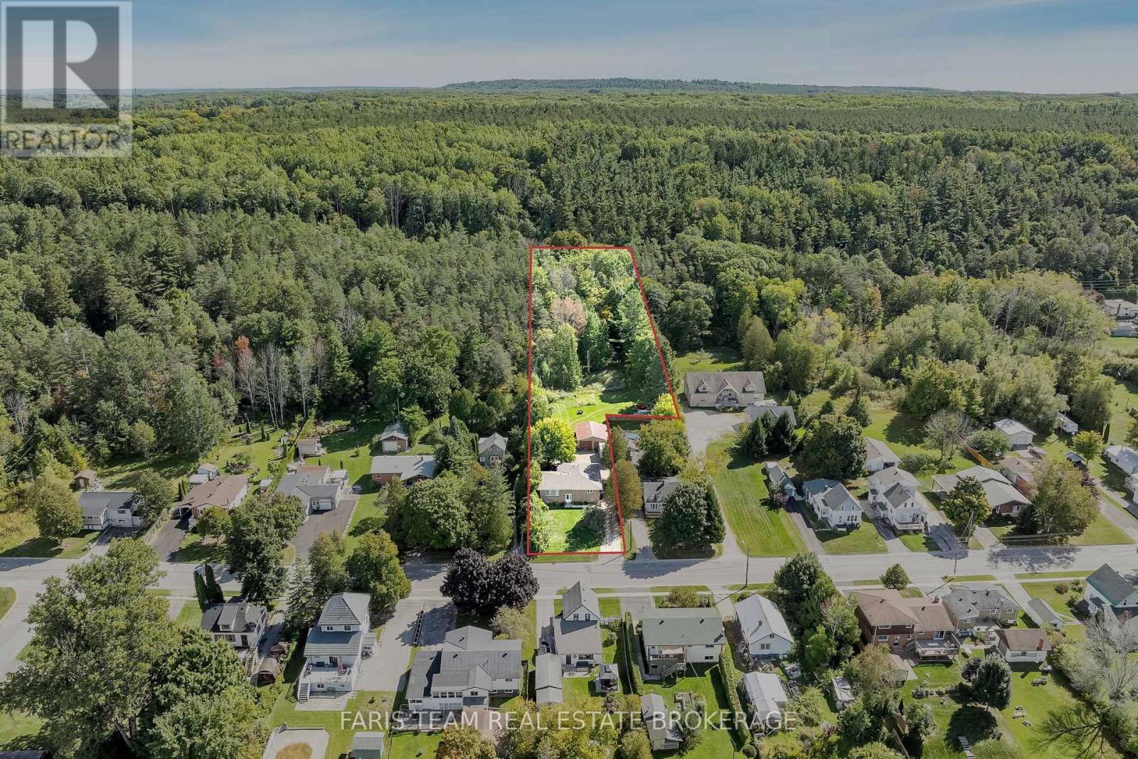 136 Poyntz St, Penetanguishene, ON L9M 1P4