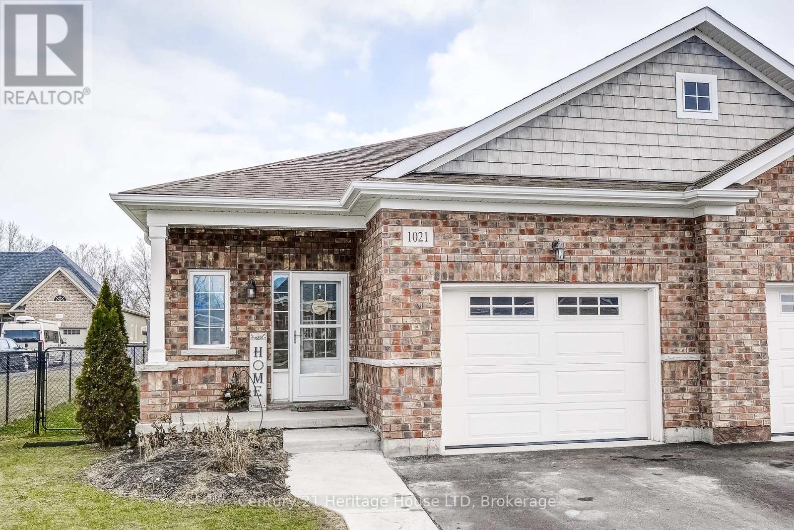 1021 Meadowood St, Fort Erie, ON L2A 0B9