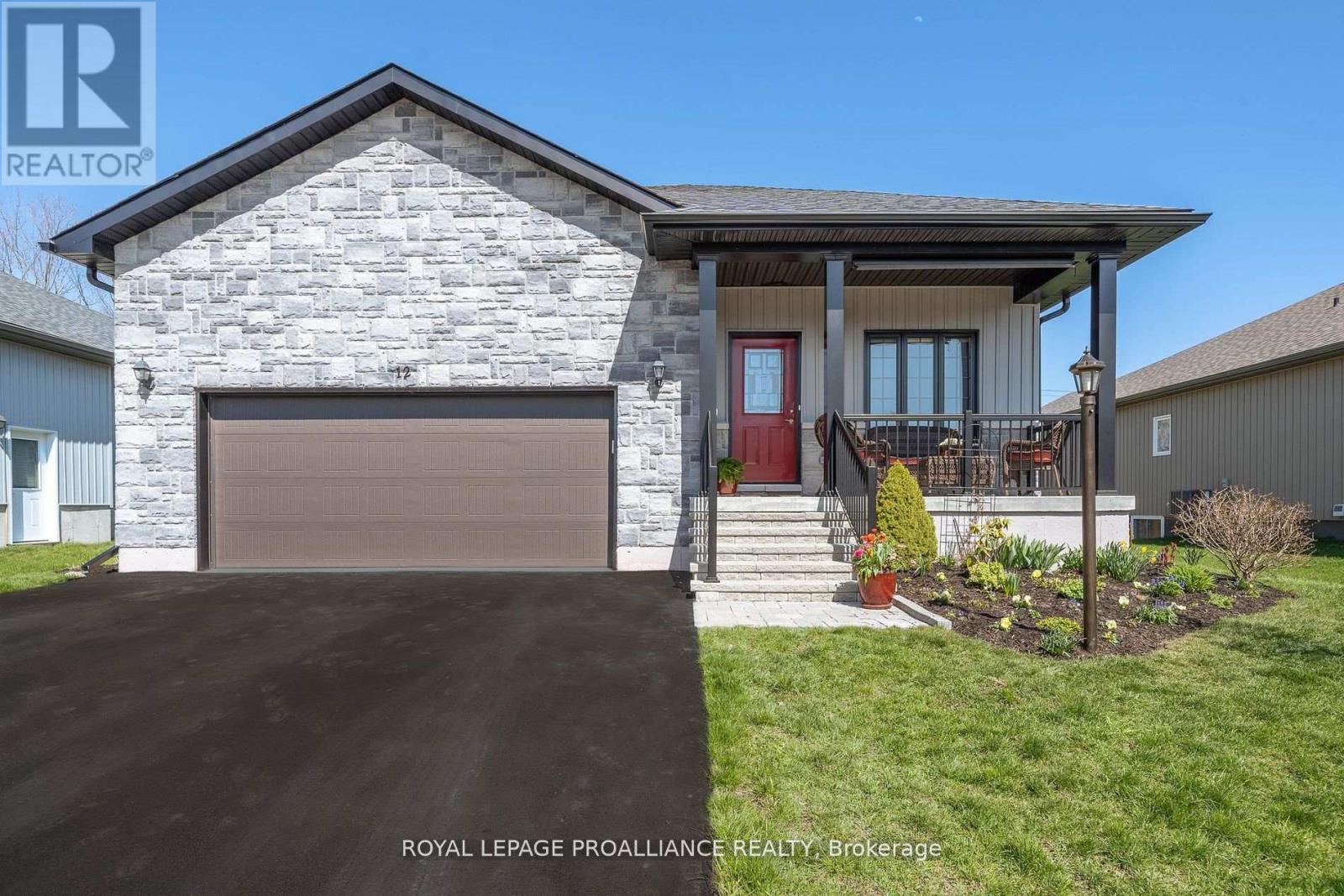 12 Dorchester Dr E, Prince Edward County Wellington Ward, ON K0K 3L0