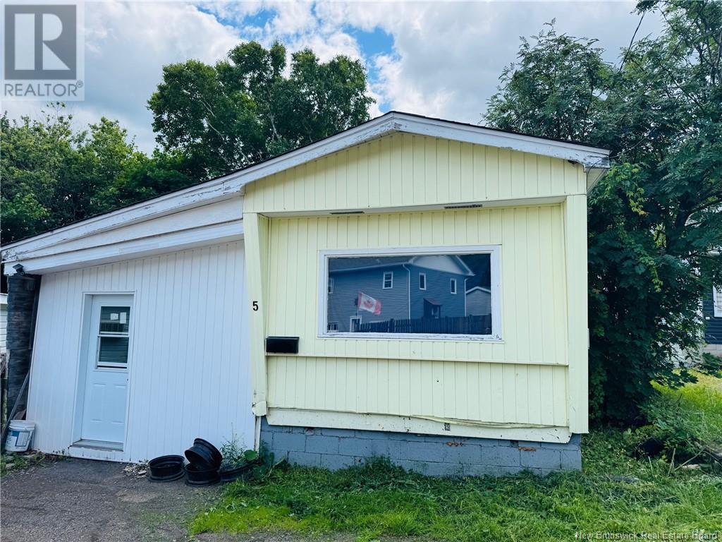 5 Church St, Campbellton, NB E3N 1R6