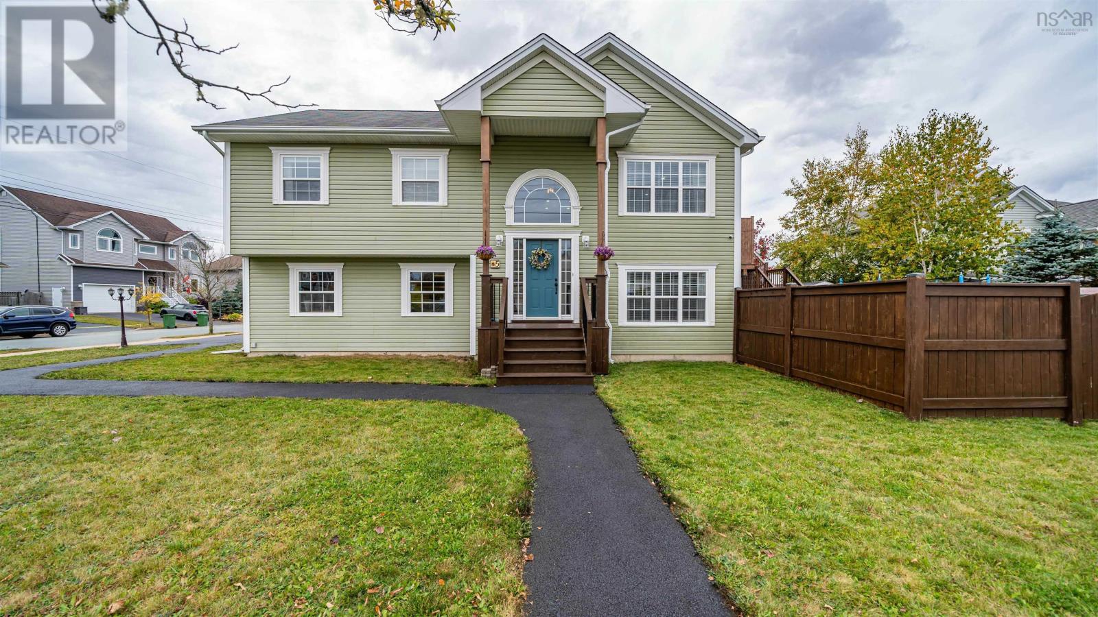 5 Leblanc Ct, Dartmouth, NS B2X 0A9