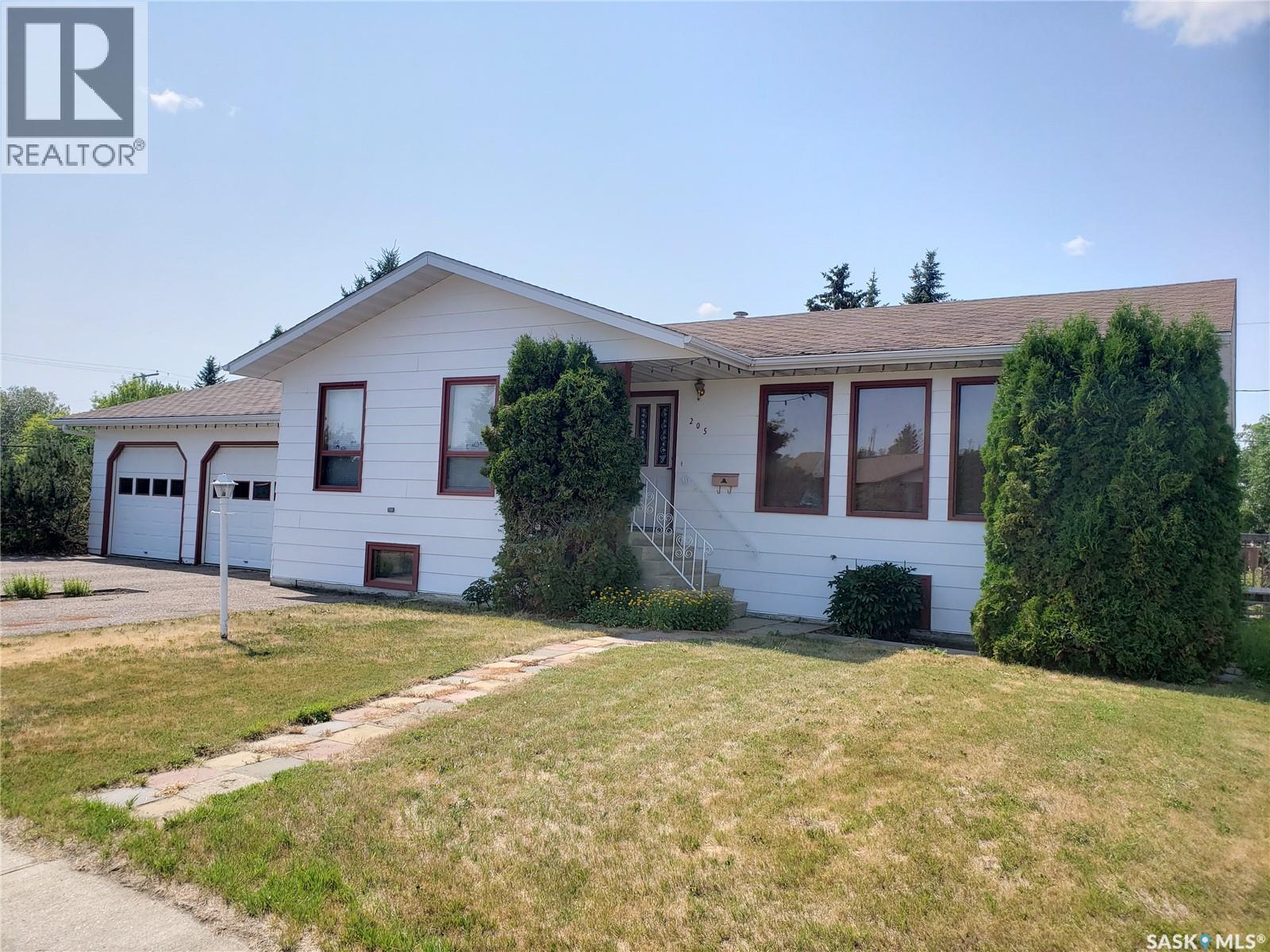 205 2 Street West, Wilkie, SK S0K 4W0