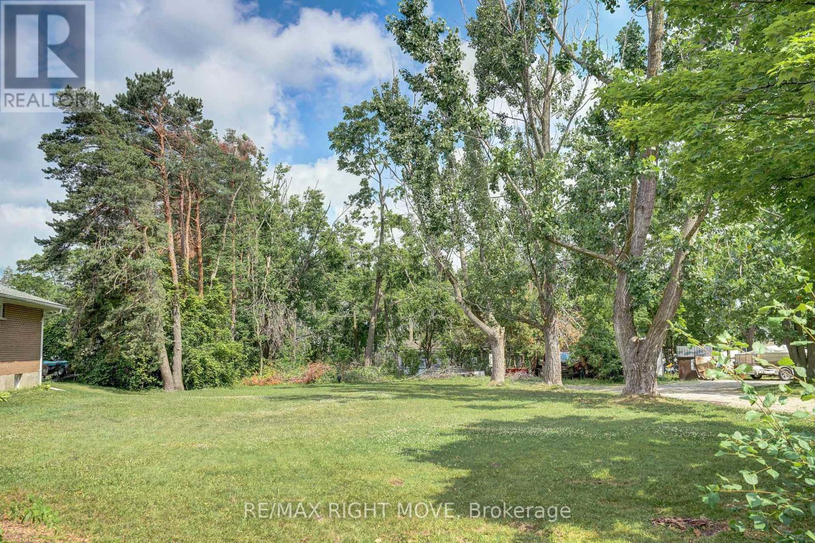 4 Skyline Dr, Orillia, ON L3V 3V7