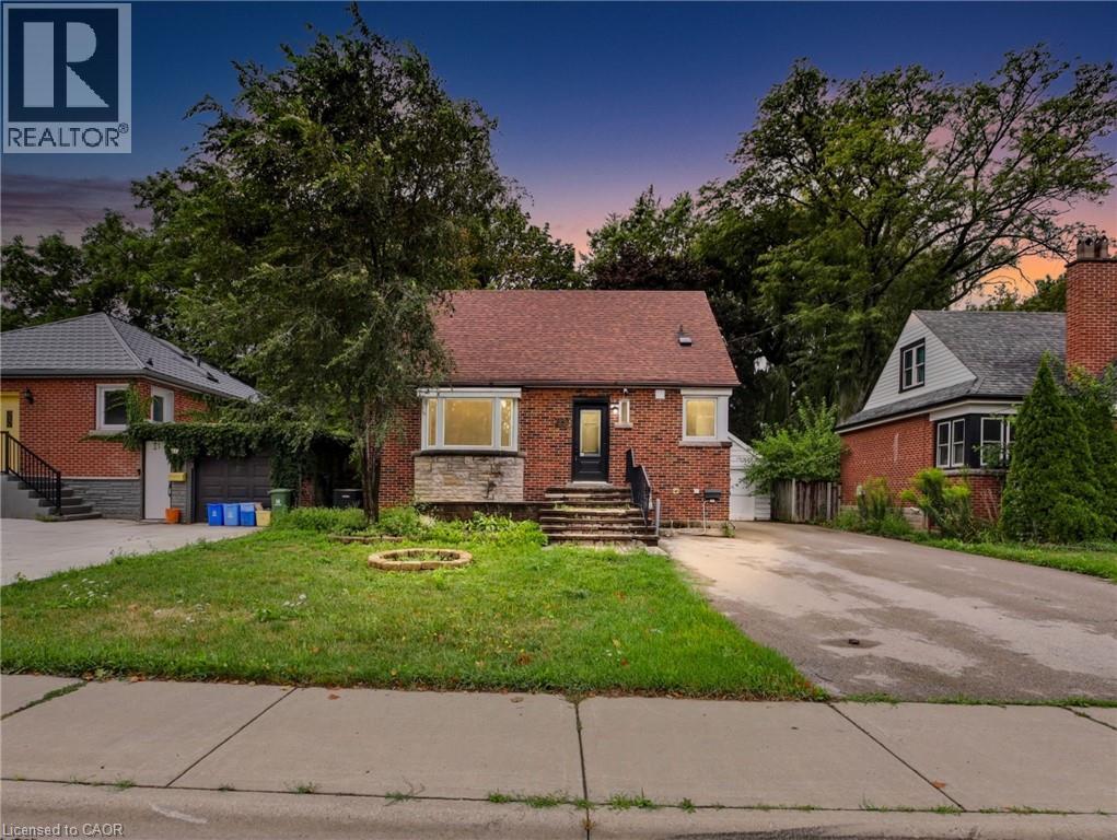 880 Garth St, Hamilton, ON L9C 4K9