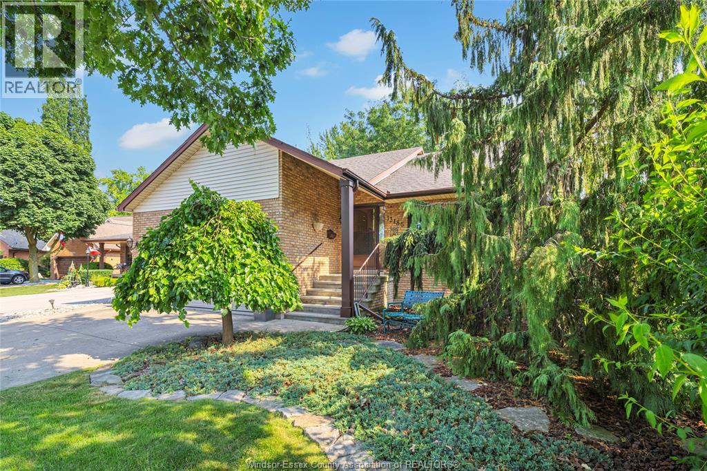 13185 Salich Ct, Tecumseh, ON N8N 4J6