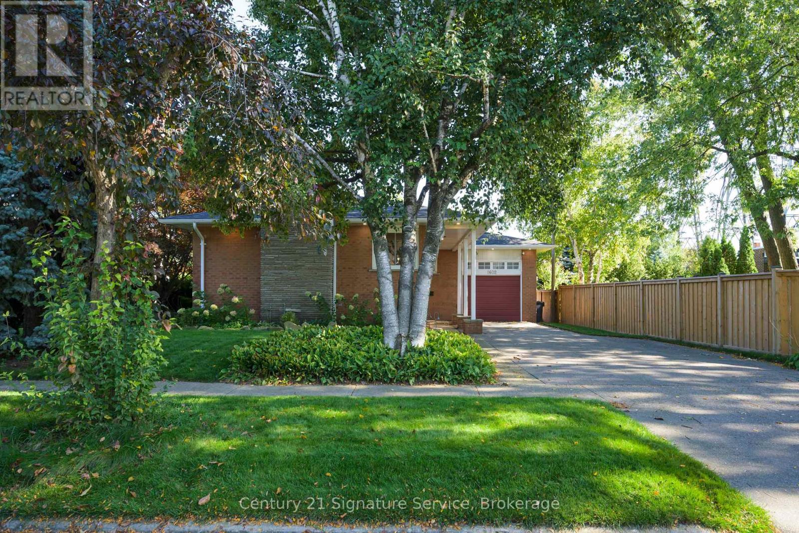 1602 Carletta Dr, Mississauga, ON L4X 1E5