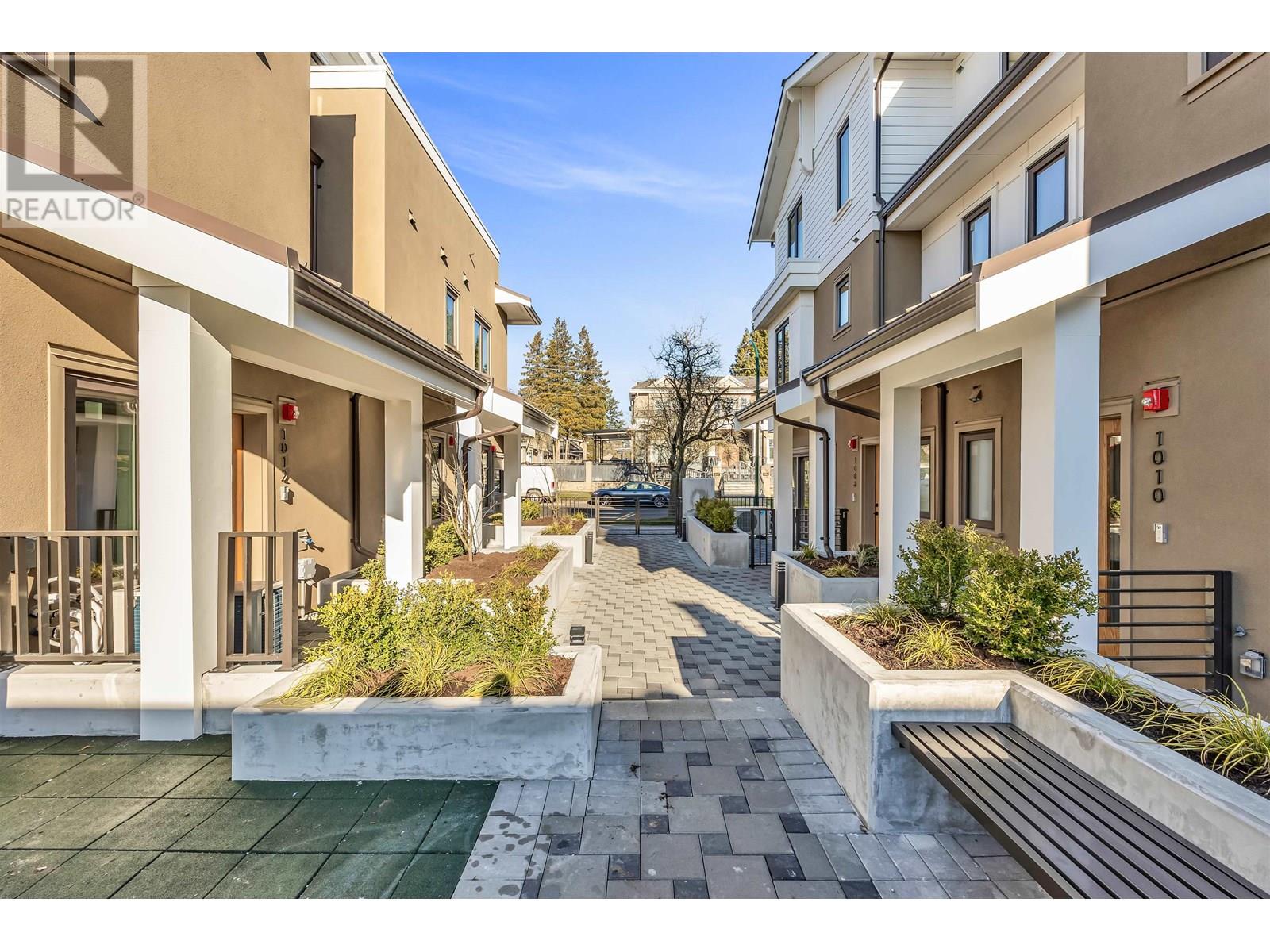 1016 W 52nd Ave, Vancouver, BC V6P 1H5