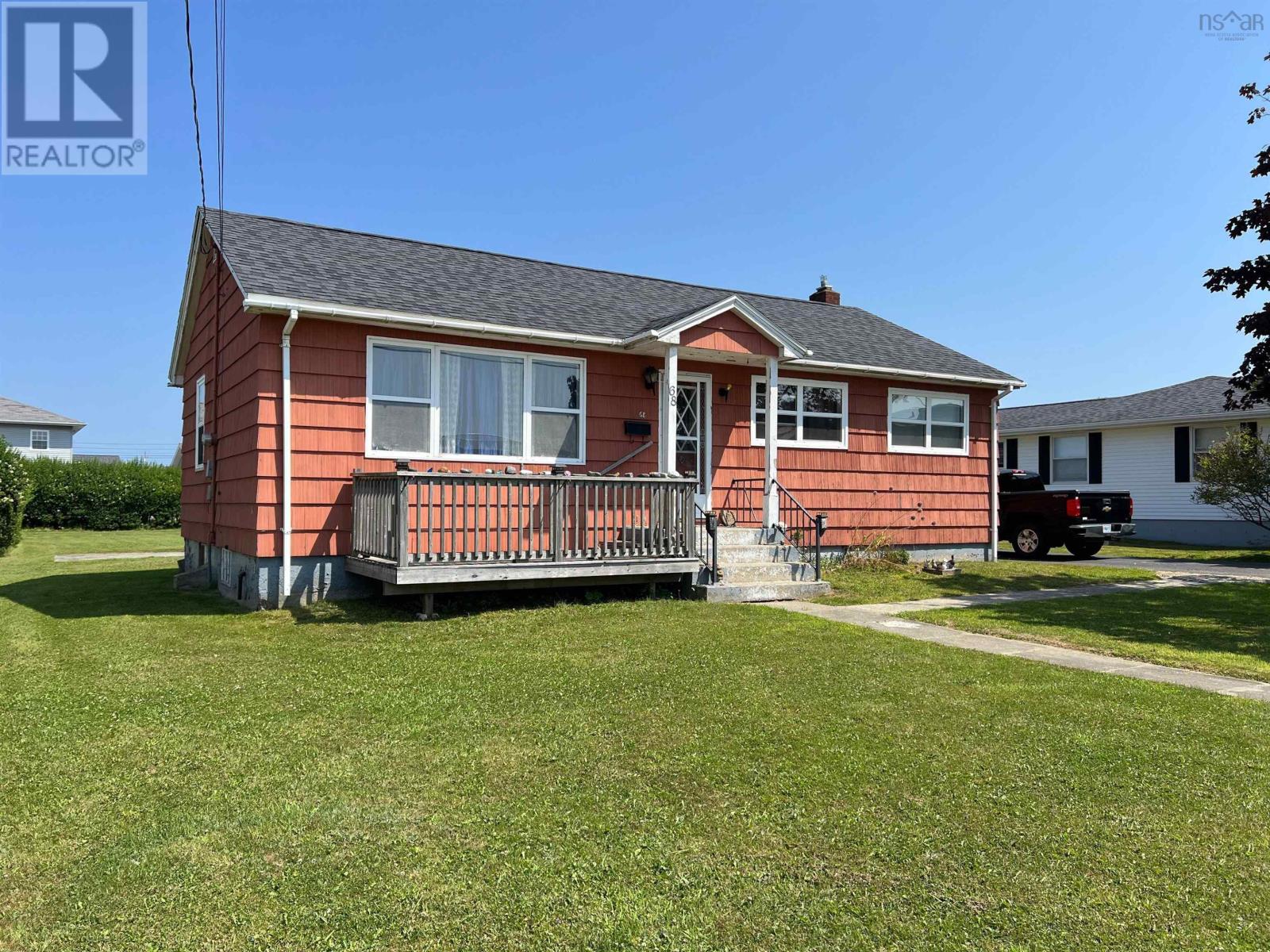 68 Hibernia St, Yarmouth, NS B5A 2M6