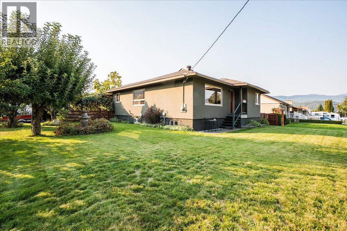 295 9th Avenue, Montrose, BC V0G 1P0