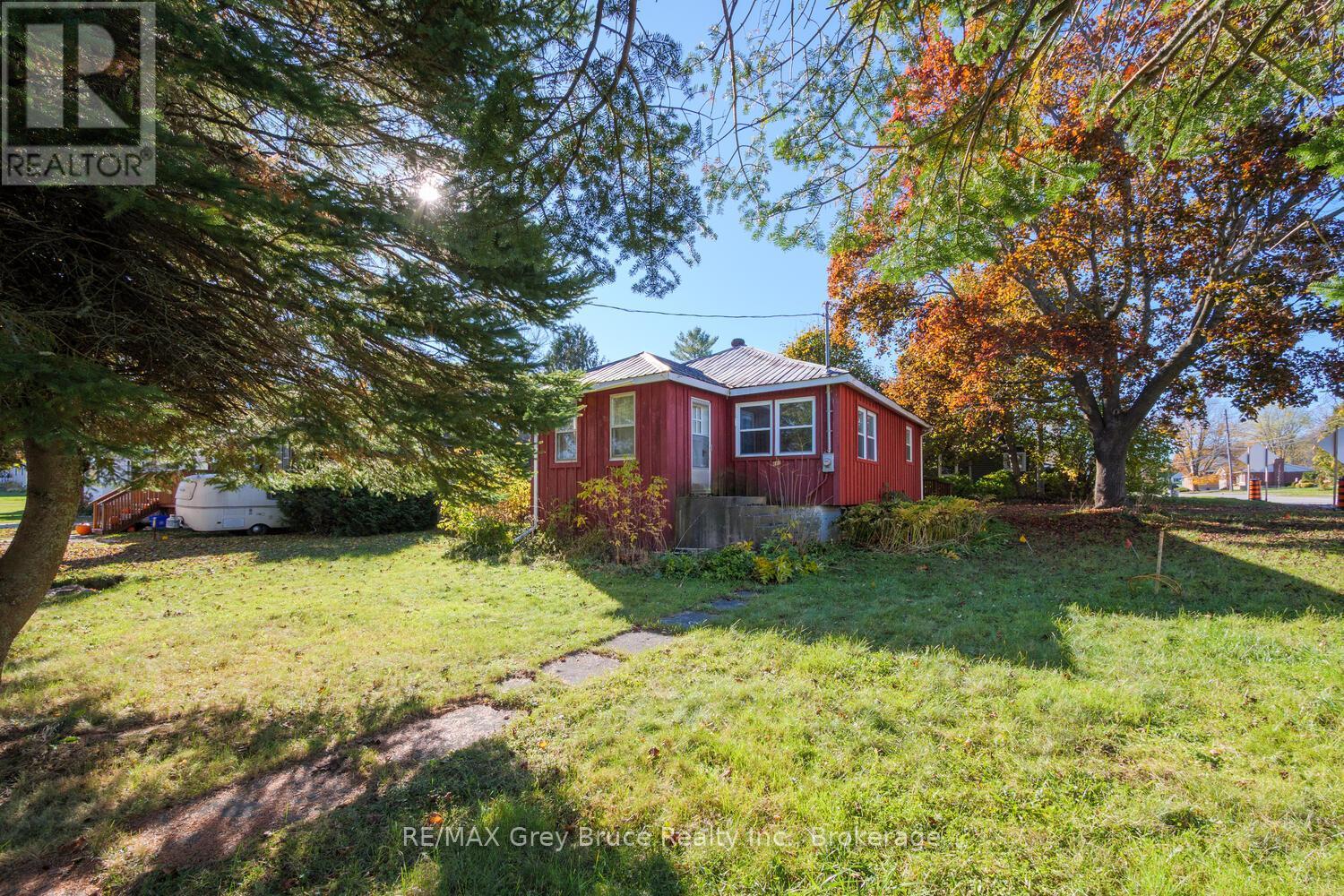 682 Gould St, South Bruce Peninsula, ON N0H 2T0