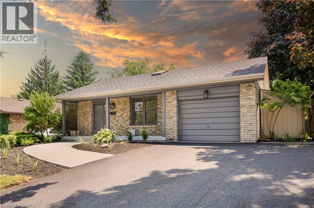94 Appleford Rd, Hamilton, ON L9C 6B8