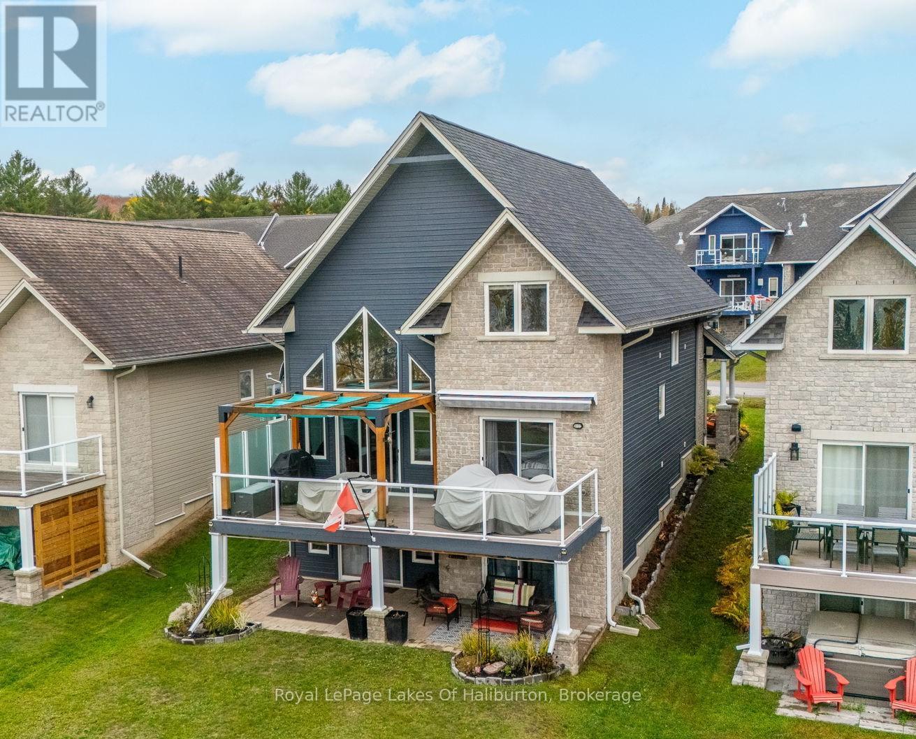 9 Webb Cir, Dysart and Others, ON K0M 1S0