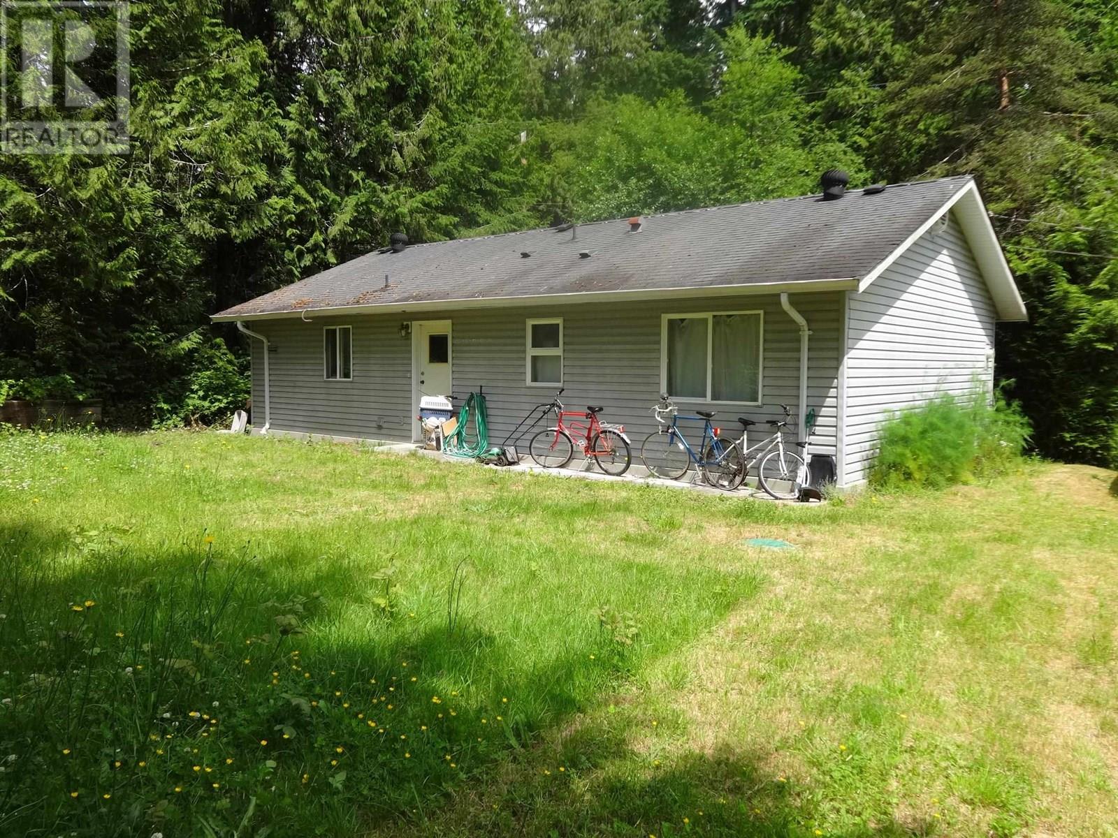 539 Hough Rd, Gibsons, BC V0N 1V4