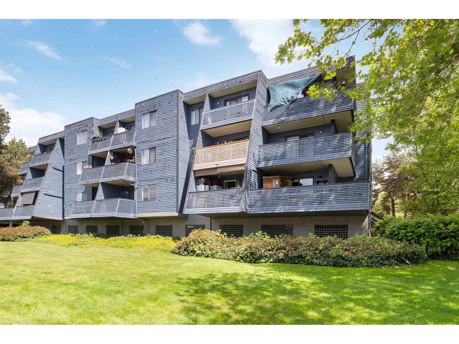 17661 58a Avenue Unit 104, Surrey, BC V3S 1N4